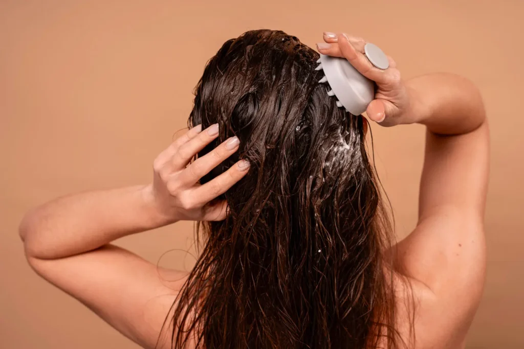 Scopri come proteggere i capelli dal sole in estate: i suggerimenti dell’esperta Scopri come proteggere i capelli dal sole in estate: i suggerimenti dell’esperta