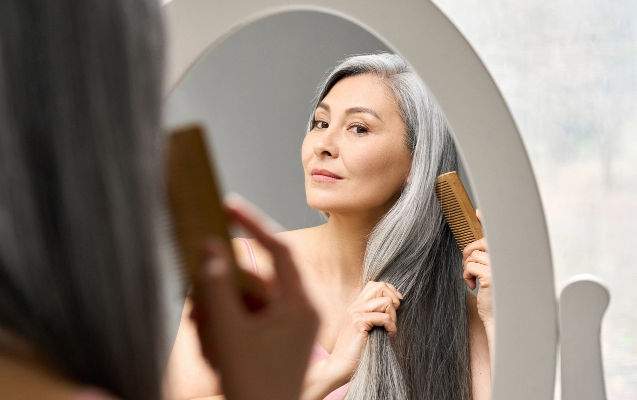 Addio capelli grigi: arriva la tinta fai-da-te che copre le imperfezioni e ravviva il colore Immagine selezionata