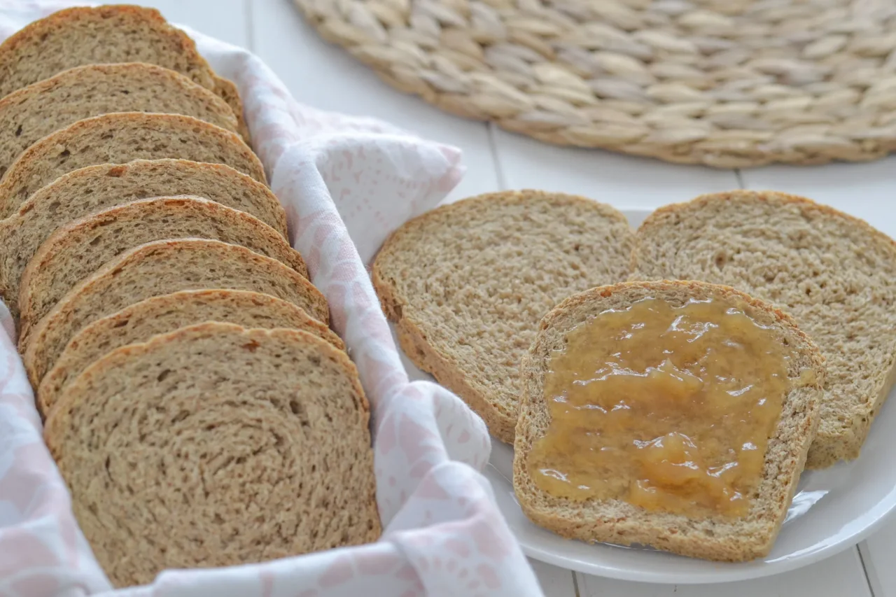 Pane integrale o bianco? La verità che nessuno ti dice sulle calorie contenute Immagine selezionata