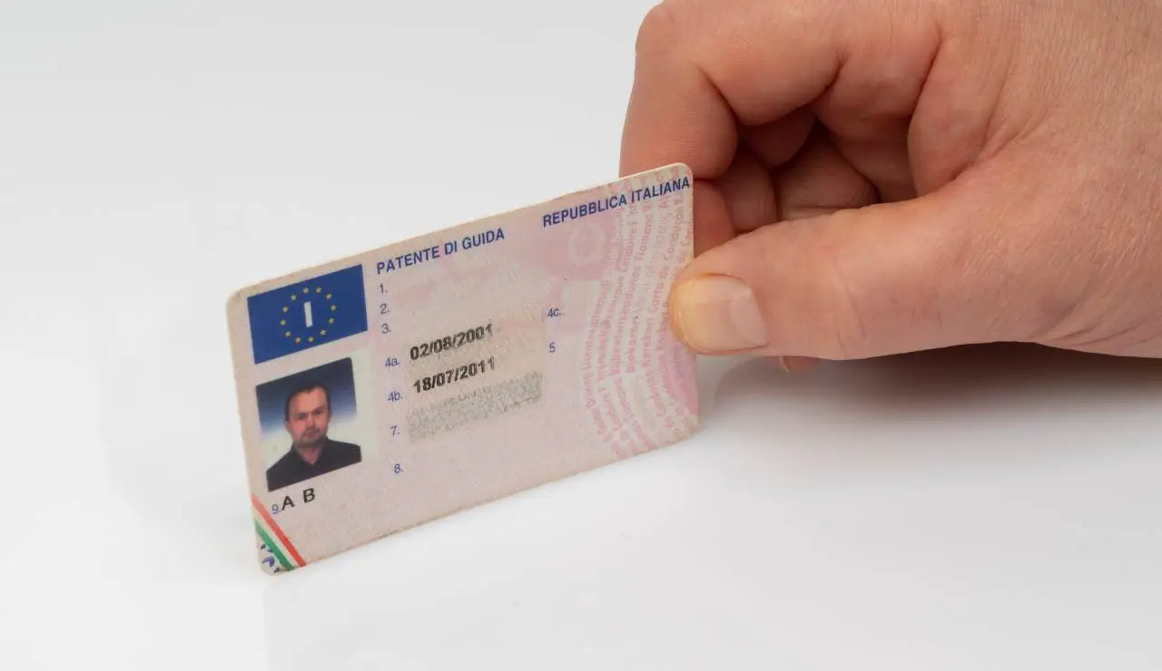 Ultima chiamata per la patente: ecco cosa serve davvero per la Real ID in Italia Immagine selezionata