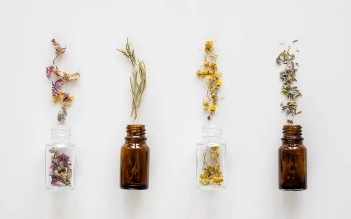Vuoi una pelle giovane? Prova questi tre oli naturali per viso, collo e mani: risultati da sogno! Immagine selezionata