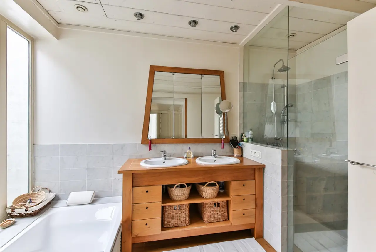 Il segreto della nonna per un bagno splendente: ti bastano pochi minuti e un solo prodotto Immagine selezionata