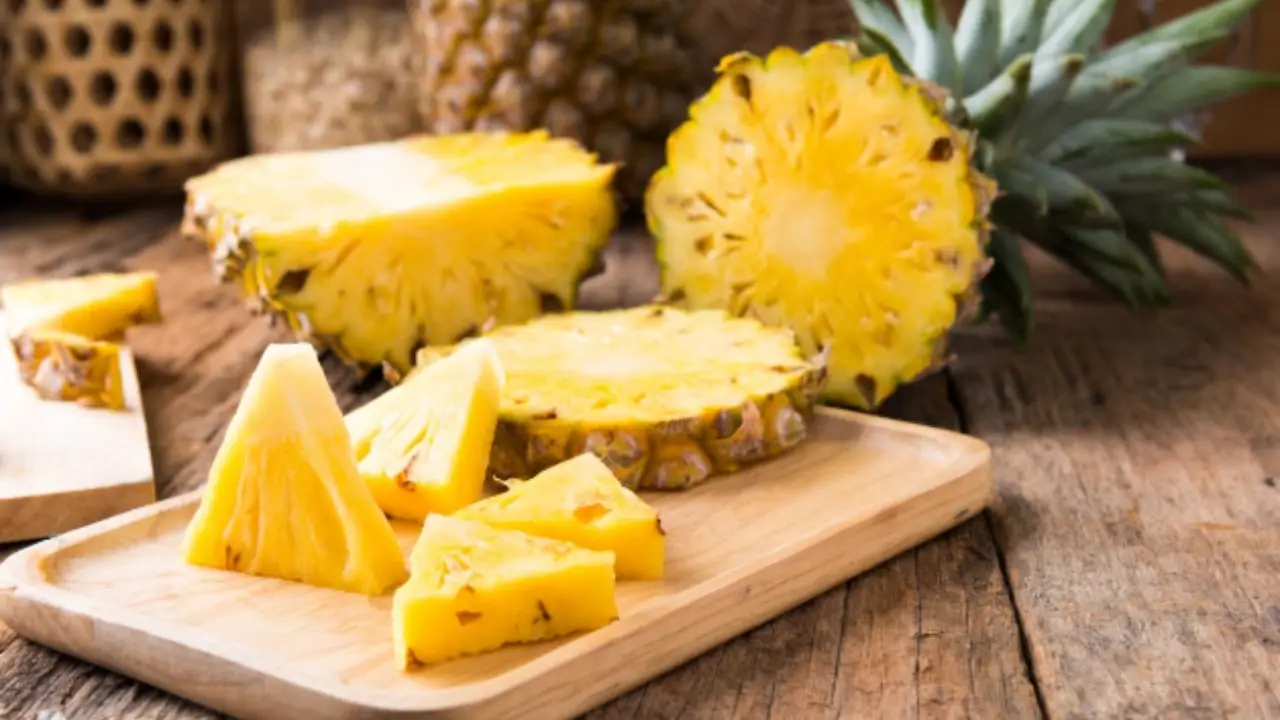 Ananas il modo giusto di consumarlo per ridurre il gonfiore addominale