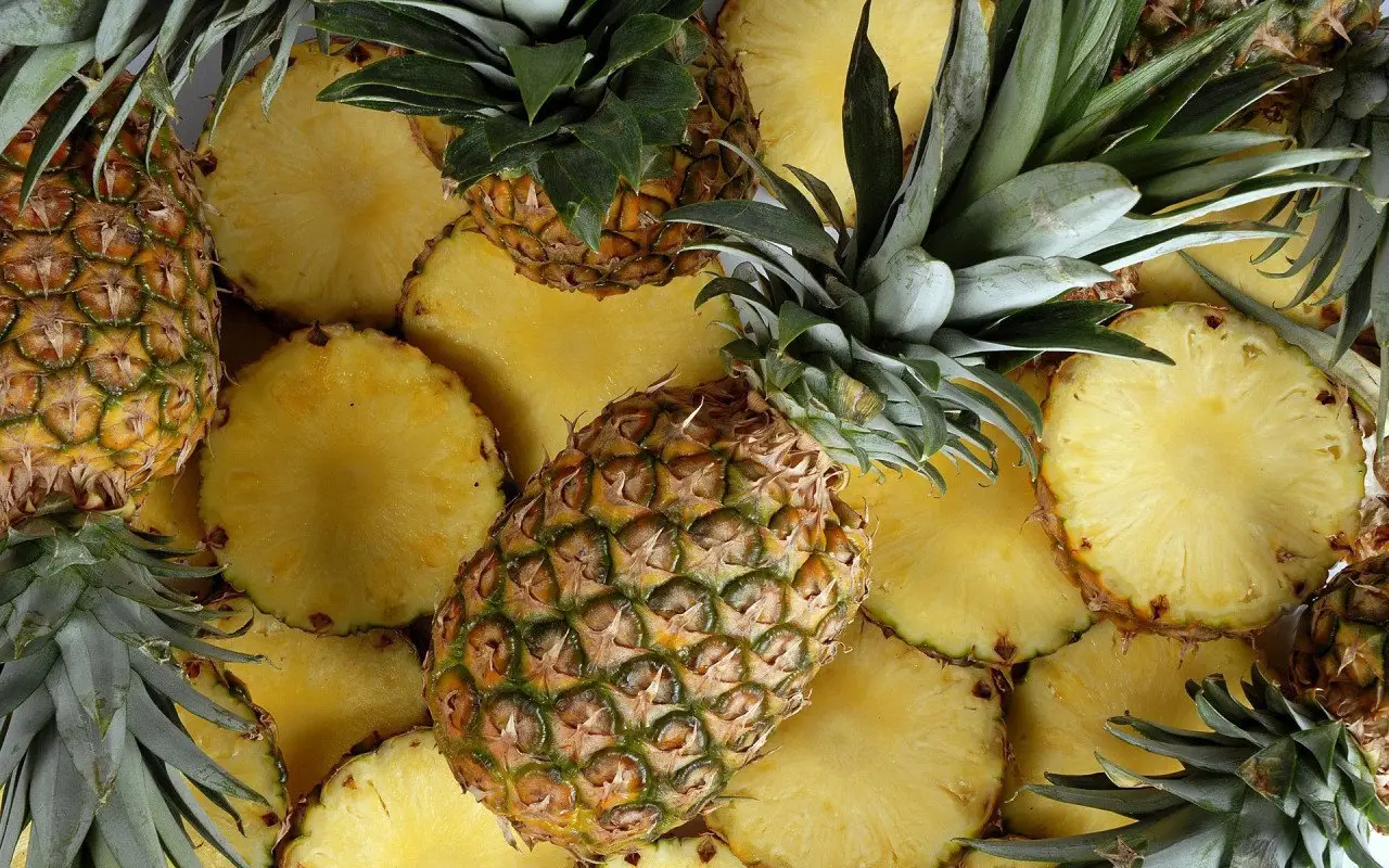 Ananas il modo giusto di consumarlo per ridurre il gonfiore addominale Ananas il modo giusto di consumarlo per ridurre il gonfiore addominale