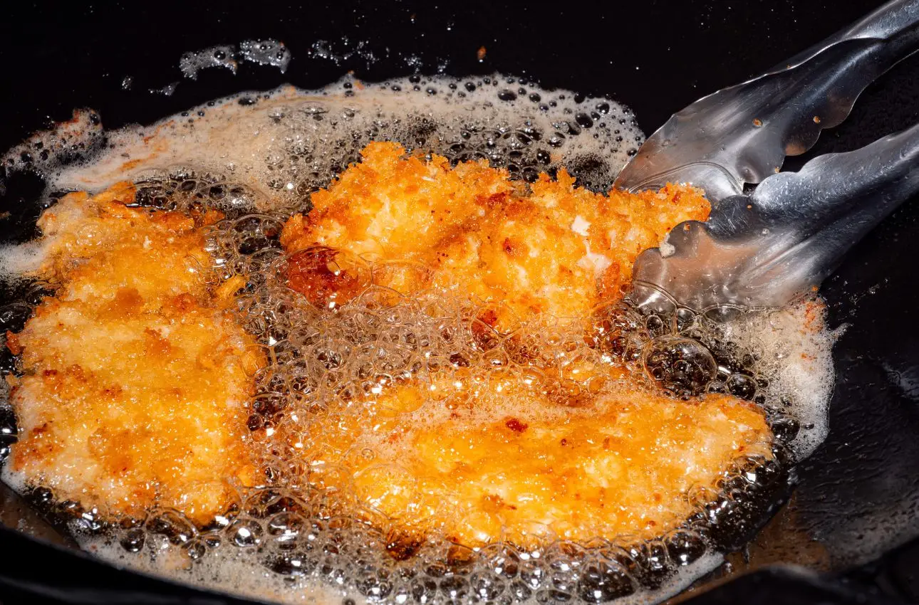 Odore di frittura in casa: il trucco usato nei ristoranti per eliminarlo in pochi minuti Odore di frittura in casa: il trucco usato nei ristoranti per eliminarlo in pochi minuti