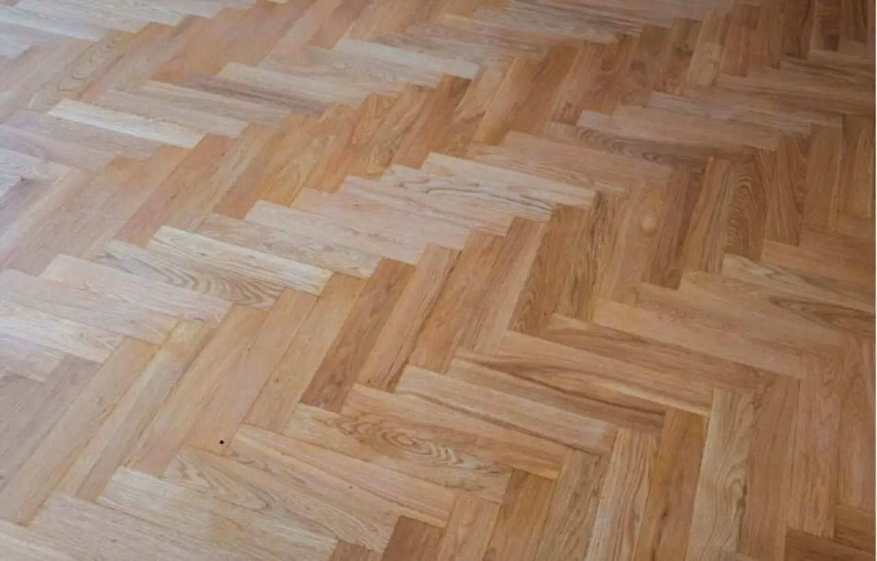 Il trucco per mantenere il parquet lucido e protetto dal caldo: la soluzione dell’esperto per giugno Il trucco per mantenere il parquet lucido e protetto dal caldo: la soluzione dell’esperto per giugno