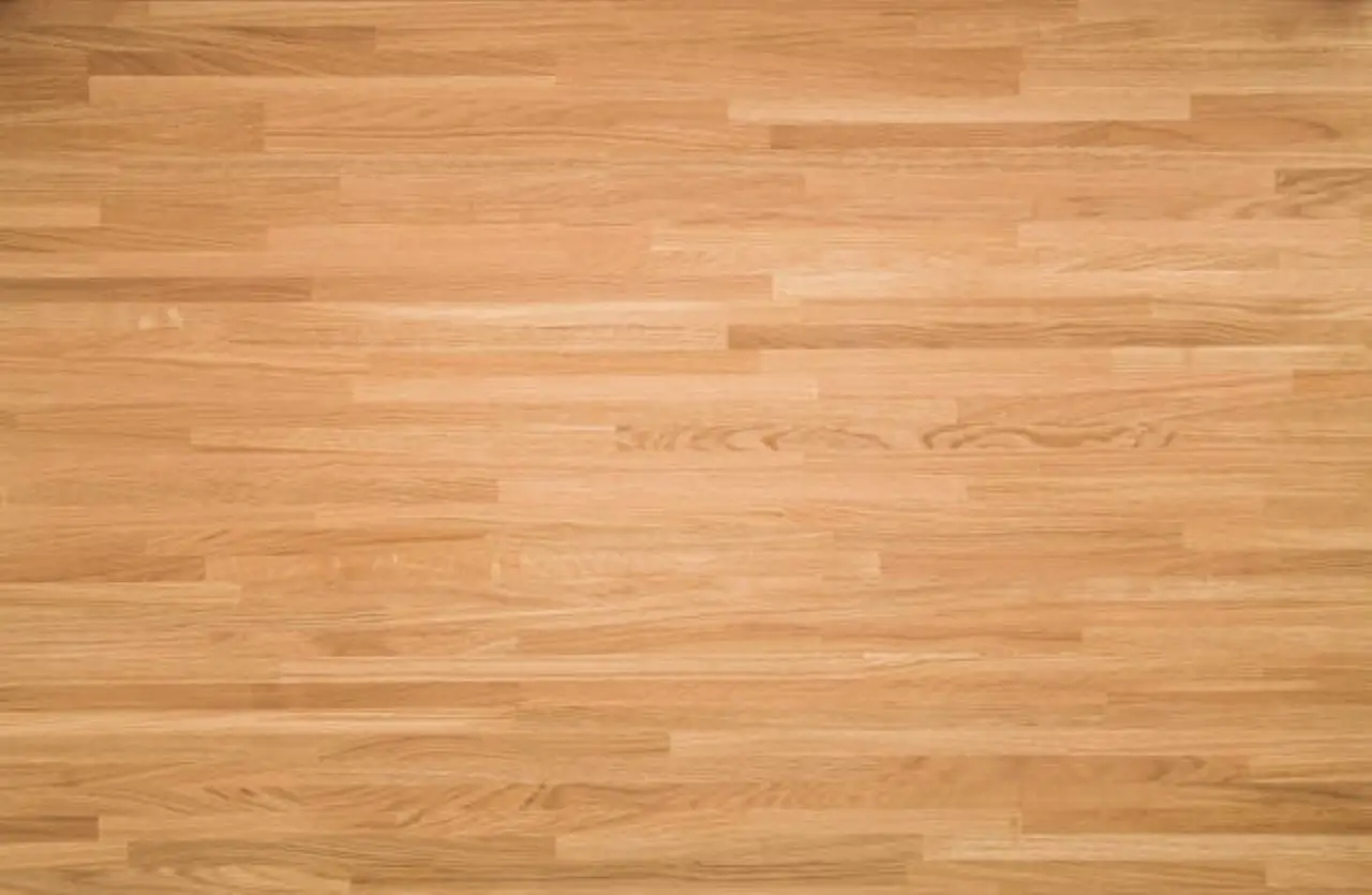 Come proteggere il parquet dal caldo estivo: il consiglio dell’esperto per giugno Come proteggere il parquet dal caldo estivo: il consiglio dell’esperto per giugno
