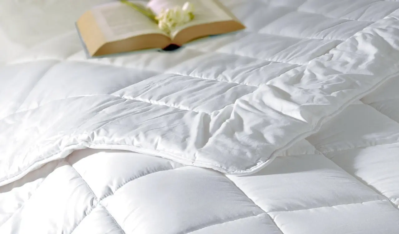 Il segreto per lavare le coperte in estate: il metodo consigliato dalla lavanderia per giugno Il segreto per lavare le coperte in estate: il metodo consigliato dalla lavanderia per giugno