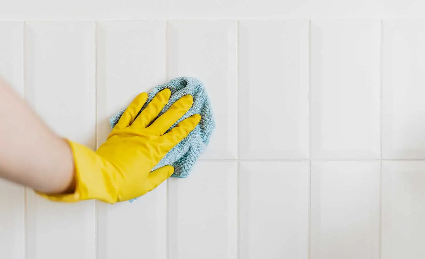 Ecco il metodo rapido per pulire le fughe delle piastrelle in cucina senza prodotti chimici: la guida del tecnico Ecco il metodo rapido per pulire le fughe delle piastrelle in cucina senza prodotti chimici: la guida del tecnico