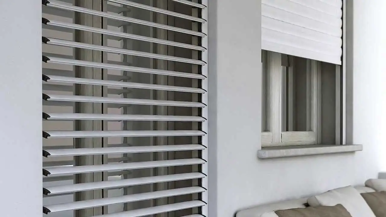 Proteggi gli infissi dal caldo estivo: la strategia dell’architetto per finestre efficienti a giugno Proteggi gli infissi dal caldo estivo: la strategia dell’architetto per finestre efficienti a giugno